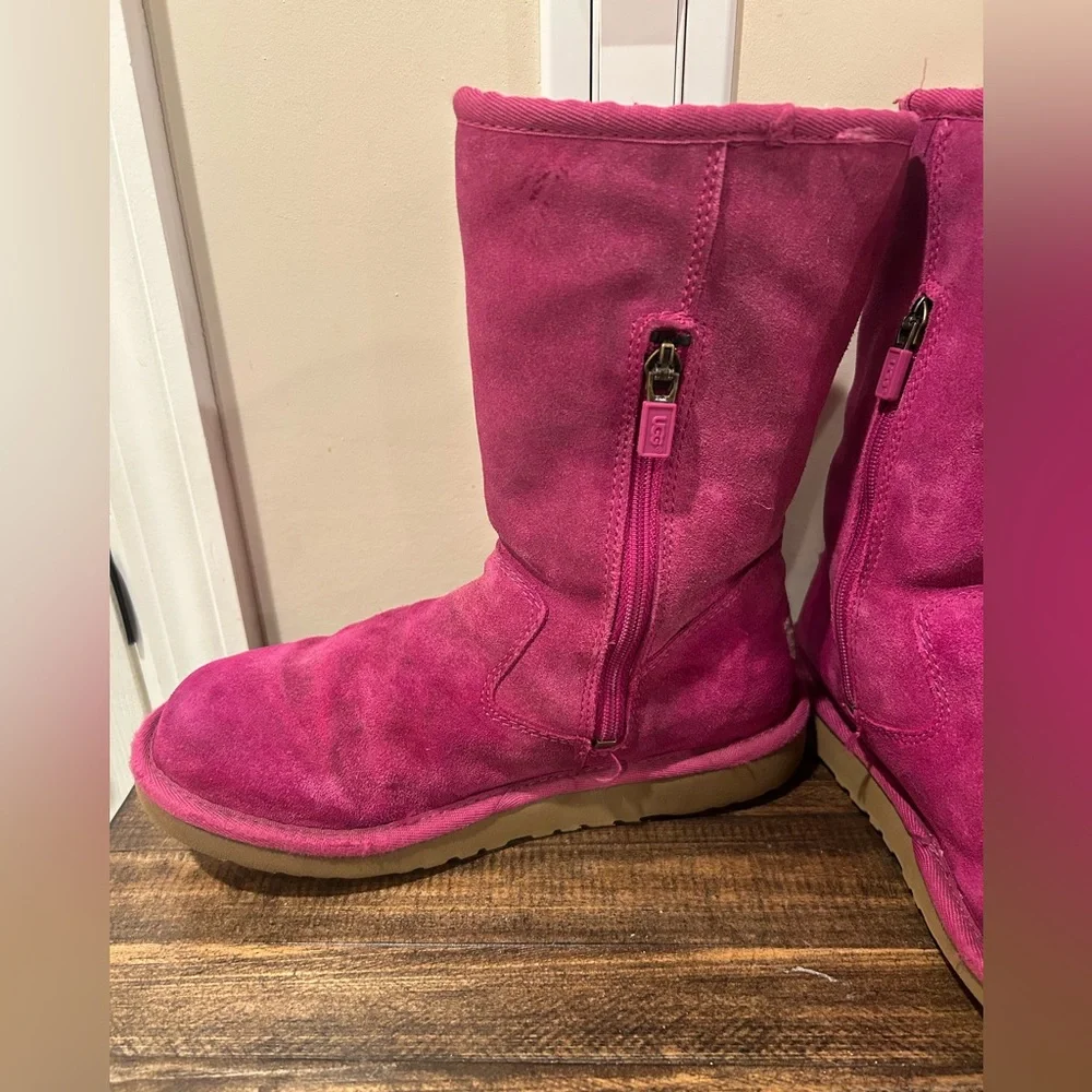 UGG Kids Sz 4 K Lil Sunshine Suede Boot Victorian Pink MidCalf Sheepskin Lining